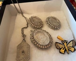 Vintage cameos jewelry 
