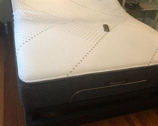 Serta Beautyrest Hybrid Queen with
Adjustable Base- Newer Bed