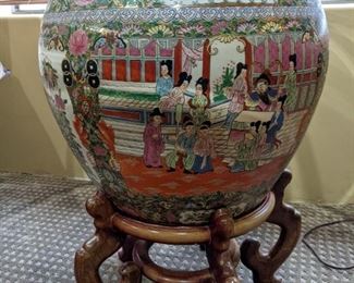 Oriental vase table
