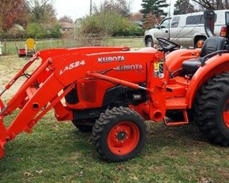 2013 Kubota L3800HST 4WD Hyrdostat Diesel Power Compact Utility Tractor With LA524FL 5 Foot Hydraulic Bucket, Miles Showing On Odometer 89.2