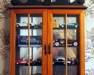 Die Cast Model Cars, Various Scales, And Manufacturers, Qty 14, Includes Mirrored Wood Display Cabinet 21.5" x 17" x 3"