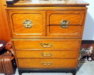 Vintage Basset Furniture Solid Wood 7 Drawer Chest Of Drawers, 47" x 40" x 20"
