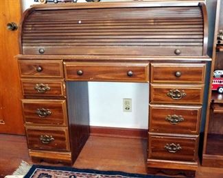 Roll Top 5 Drawer Desk, 41.5" x 44" x 18"