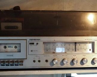 Vintage Sounddesign Am/Fm Stereo Receiver With Turntable And Cassette Deck And Mounted Speakers