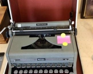 Royal manual typewriter in case