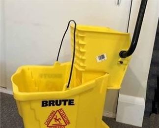 Rubbermaid Brute Commericial Mop Bucket