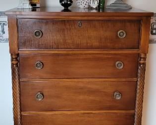 Antique chest of drawers