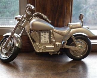 002 HARLEY DESK CLOCK