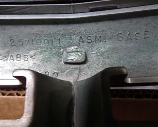 CADILLAC DEVILLE SEDAN GRILL