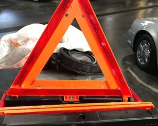 EMERGENCY WARNING TRIANGLE KIT