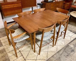 Stanley dining table with 2 leaves and 6 chairs