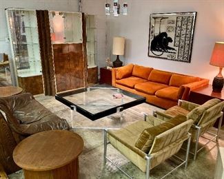 Someone needs to buy this whole set up 