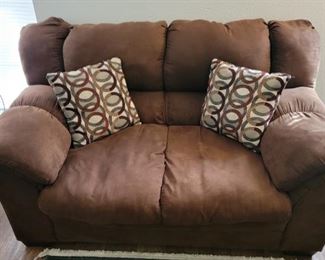 Micro Fiber Love Seat & Throw Pillows