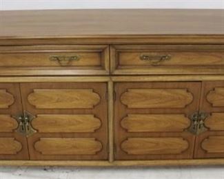3260 - Thomasville mid-century dresser 32 x 72 x 19 with fitted drawers