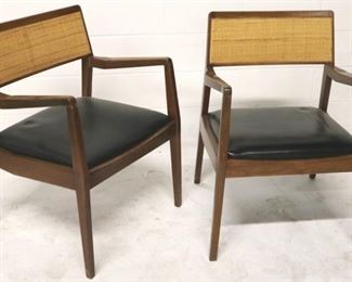 7005 - Pair Jens Risom vintage arm chairs 32 x 22 x 21