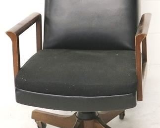 7030 - Rolling Desk Chair 35 1/2 x 24 x 28