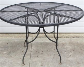 34 - Metal Outdoor Round Table 29 x 48
