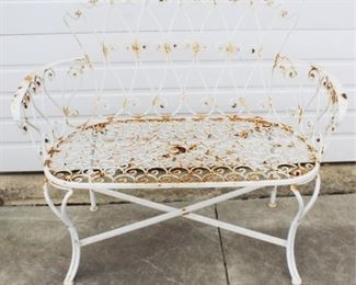 52 - Vintage metal wire bench 32 x 38 x 17