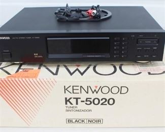 113 - Kenwood KT-5020 Stereo Tuner w/ Box