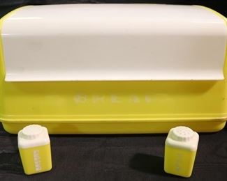 285 - Lustro Ware Breadbox & Salt & Pepper Shakers (3pc) Salt & Pepper Shakers - 2.25" tall Breadbox - 14 x 8 x 11