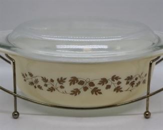 289 - "Golden Acorn" Pyrex Oval Dish w/ Lid & Stand 1 1/2 quart