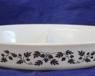 291 - 1950's "Golden Acorn" Pyrex Divided Dish 1 1/2 quart
