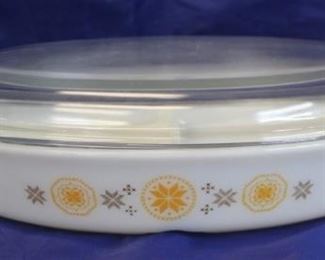 298 - "Town & Country" Divided Pyrex Dish w/ Lid 1 1/2 quart
