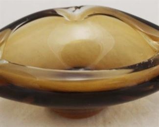 422 - Art glass ashtray 8 x 5