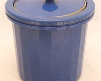 437 - Tupperware ice bucket 8 x 7 1/2