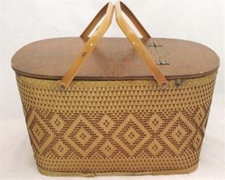 442 - Vintage picnic basket w/ plastic cups & plates 20 1/2 x 13 x 12 1/2