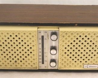 444 - Delmonico AM/FM radio 13 1/2 x 6 1/2 x 6 1/2