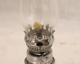 456 - Oil lamp 9" tall