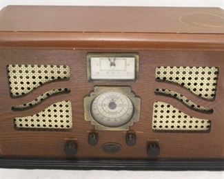 460 - Spirit of St Louis AM/FM radio 15 1/2 x 9 1/2 x 6 1/2