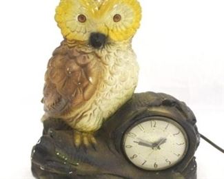 511 - Vintage Lanshire chalkware owl clock 9 x 13
