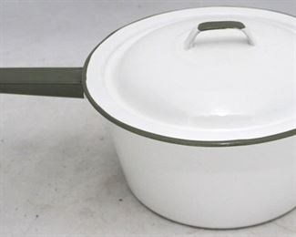 529 - Enamel black rim pan w/ lid 13 1/2 x 9 1/2