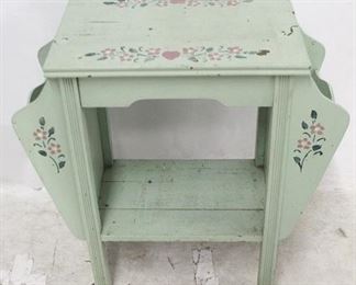 539 - Painted table 24 1/2 x 25 x 12