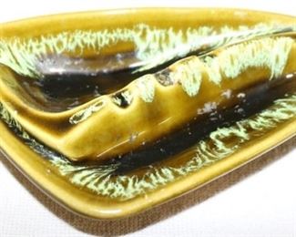 644 - USA Trigangular ash tray 1 1/2 x 7