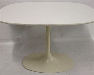 724 - Tulip base oval dining table 29 x 44 x 34