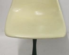 727 - White swivel shell chair 31 x 18 x 14