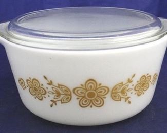 1003 - Pyrex Butterfly Gold covered dish 4 x 9 1/2