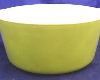 1004 - Pyrex avocado green dish 3 1/2 x 9