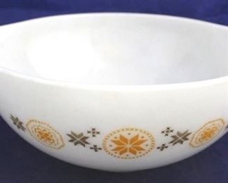 1040 - Pyrex Town & Country mixing bowl 4 1/2 x 13
