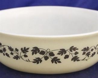 1048 - Pyrex Golden Acorn oval bowl 3 x 10 1/4
