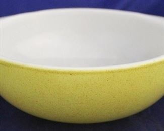 1049 - Pyrex yellow bowl 3 1/4 x 10