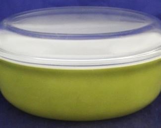 1052 - Pyrex avocado green covered dish 4 1/2 x 10 1/2