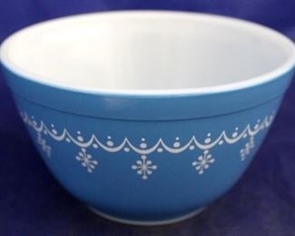 1061 - Pyrex Snowflake Blue bowl 3 1/4 x 5 1/2