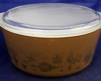 1065 - Pyrex Early American covered dish 4 1/2 x 11