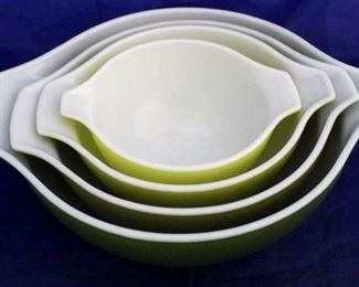 1068 - Pyrex green 4 piece mixing bowl set 13, 11, 9, 7 1/2