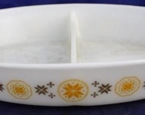 1070 - Pyrex Town & Country divided dish 2 x 12 1/2