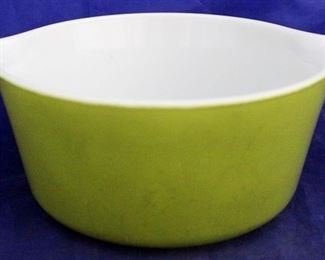 1082 - Pyrex avocado bowl 3 1/2 x 9